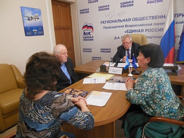 Решить коммунальные проблемы иркутянкам помог Александр Вепрев 